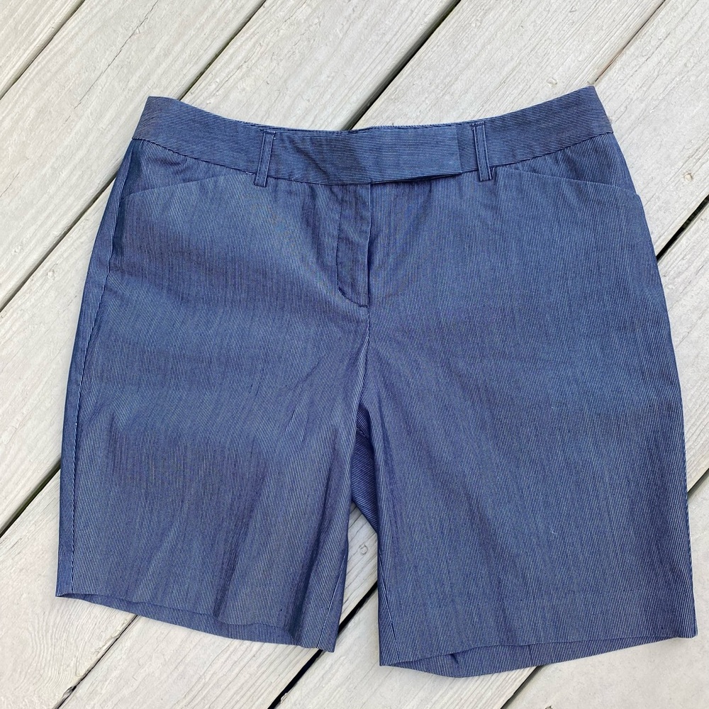 NWOT Express Design Studio - Woman’s navy/white thin striped shorts, Size: 8